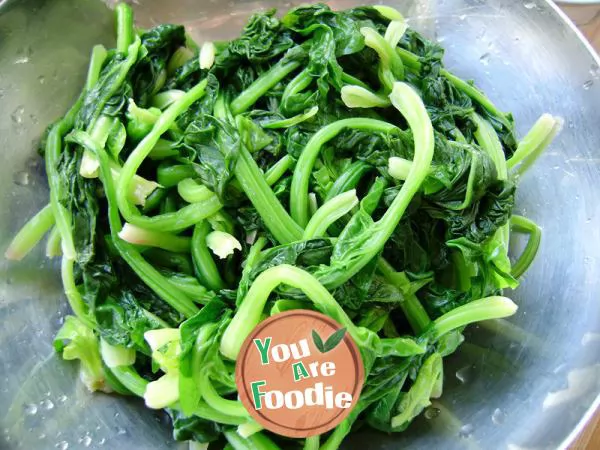 Home style cold dish -- vinegar spinach peanuts