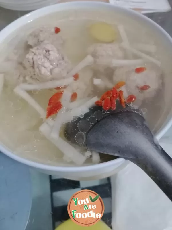 Pork balls and radish soup