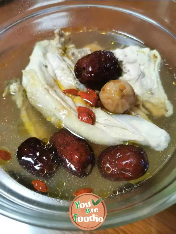 Stewed chicken with figs and dates