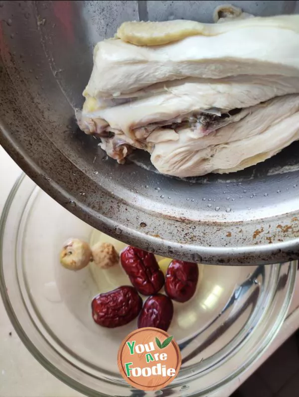 Stewed chicken with figs and dates