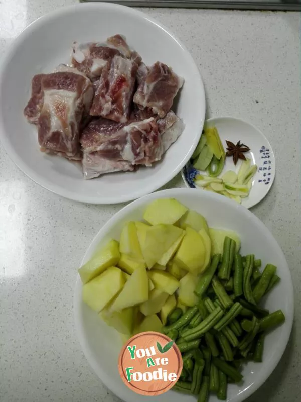 Stewed spare ribs with potatoes and beans