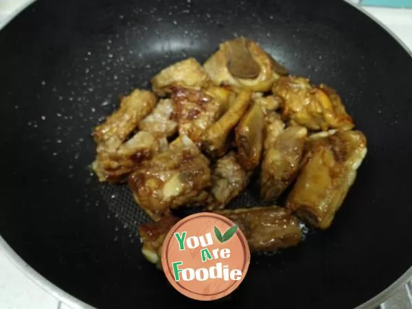 Stewed spare ribs with potatoes and beans