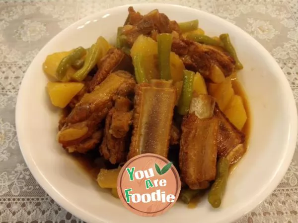 Stewed spare ribs with potatoes and beans