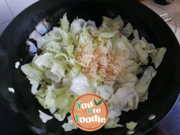 Fried cabbage with shrimp skin
