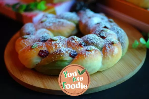 Christmas Wreath Bread 
