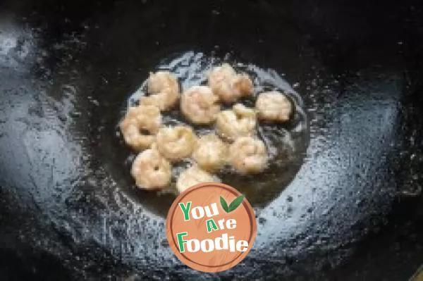 [fried noodles with sauce, pattern making] fried noodles with asparagus and fresh shrimp
