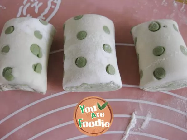 Green Polka Dot steamed bread