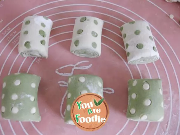 Green Polka Dot steamed bread