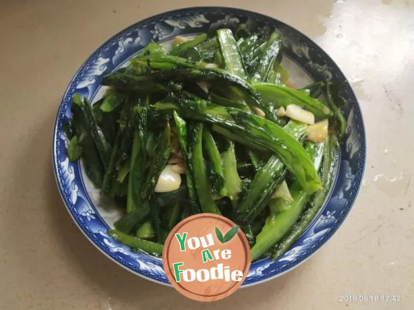 Lettuce with garlic oil