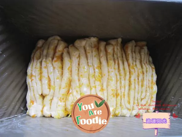Lemon flavored hand shredded bread