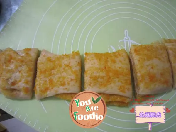 Lemon flavored hand shredded bread