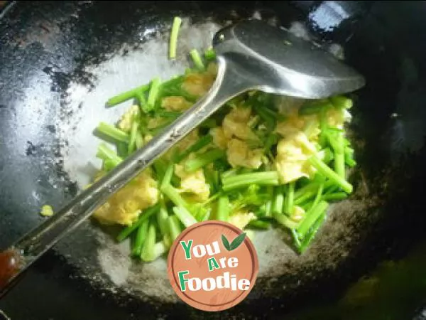 Fried celery with eggs