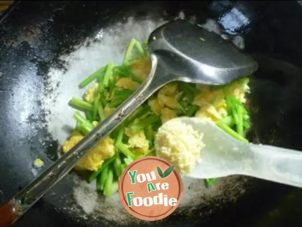 Fried celery with eggs