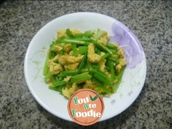 Fried celery with eggs