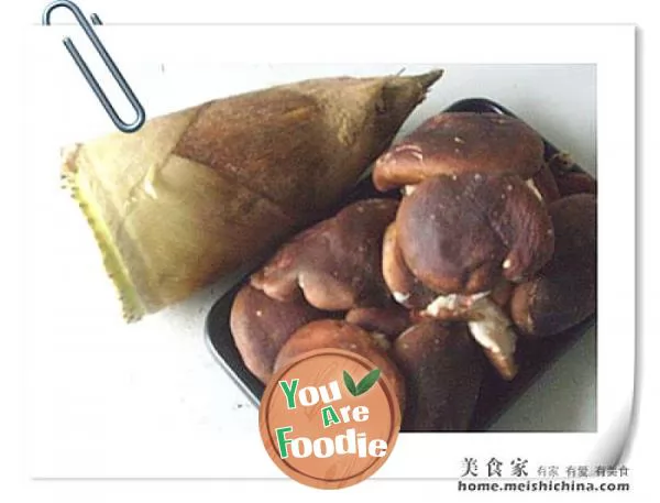 Braised bamboo shoots with mushrooms