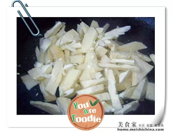 Braised bamboo shoots with mushrooms