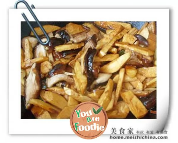 Braised bamboo shoots with mushrooms