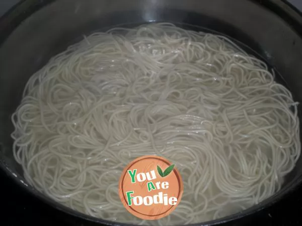 Noodles with pork ribs and carrots