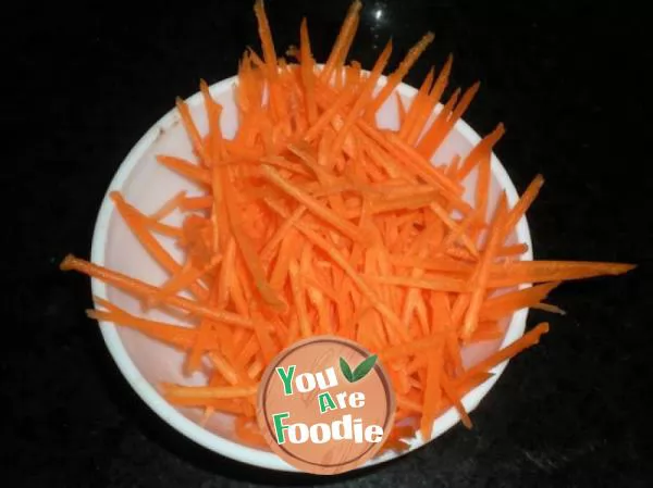 Noodles with pork ribs and carrots