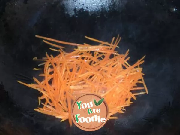 Noodles with pork ribs and carrots