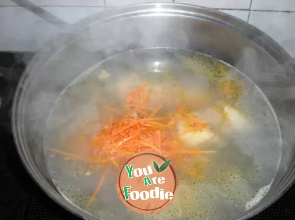 Noodles with pork ribs and carrots