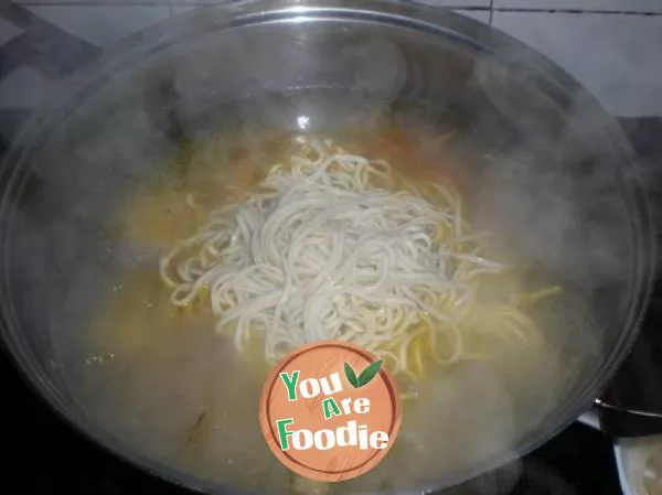 Noodles with pork ribs and carrots