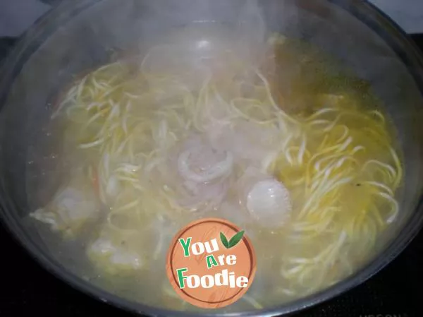Noodles with pork ribs and carrots