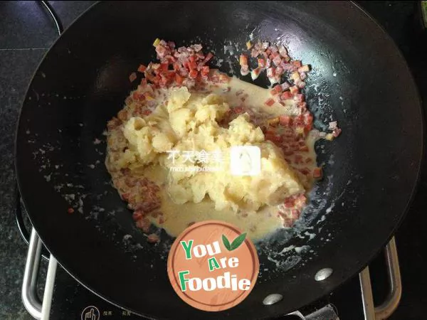 Baked potato with cheese