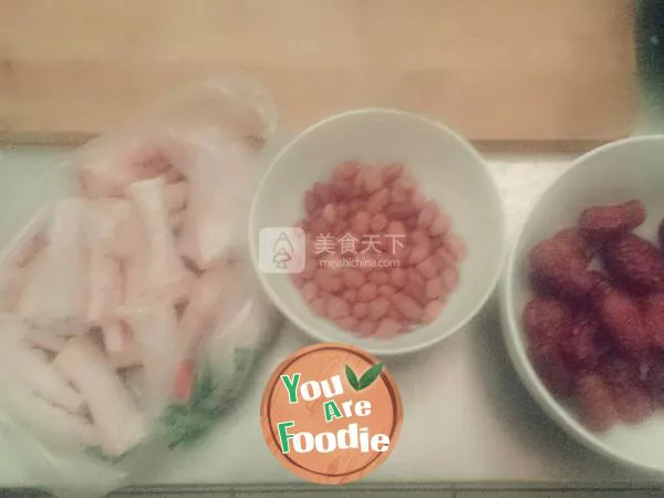 Jujube peanut chicken feet soup