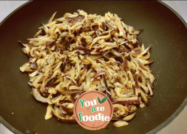 Noodles with shredded eggplant and coriander