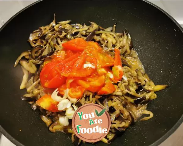 Noodles with shredded eggplant and coriander