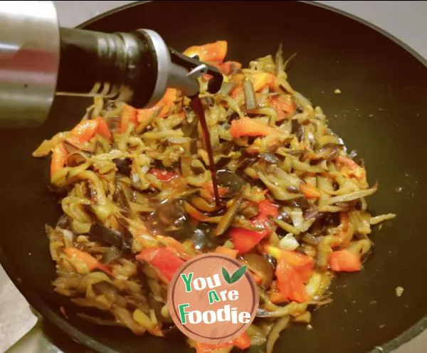 Noodles with shredded eggplant and coriander