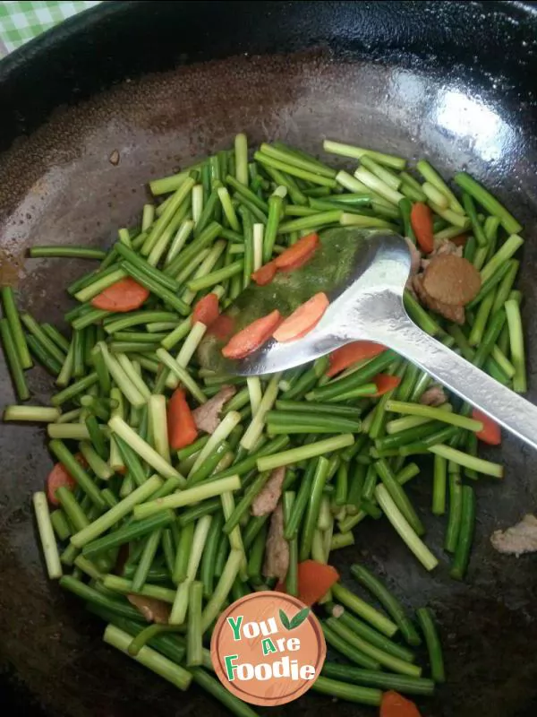 Fried meat with garlic
