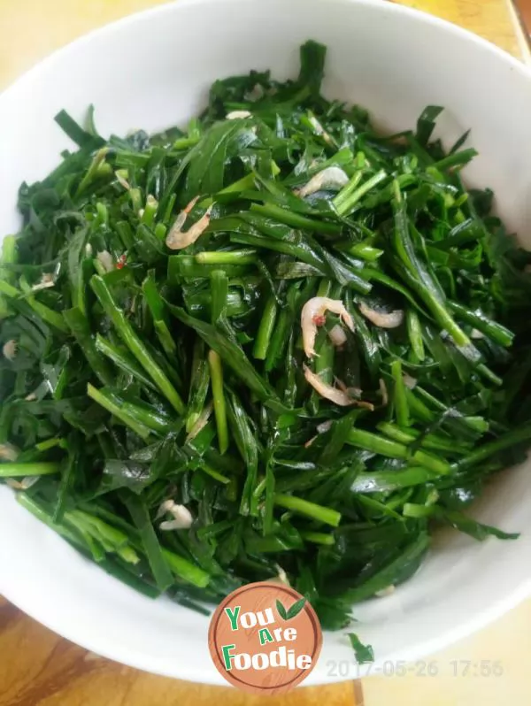 Fried shrimps with leeks