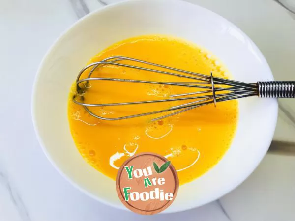 fried eggs with tomatoes