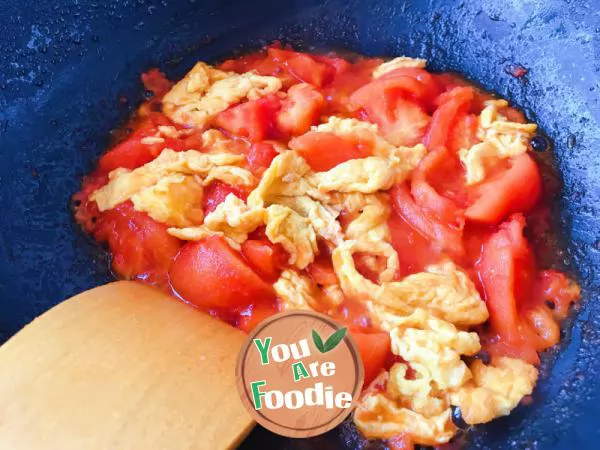 fried eggs with tomatoes