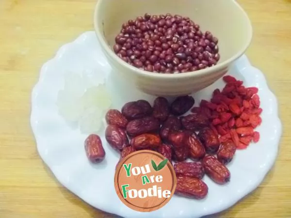 [health preserving soup pot] three red Qi Nourishing and blood nourishing soup