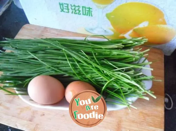Fried eggs with leeks