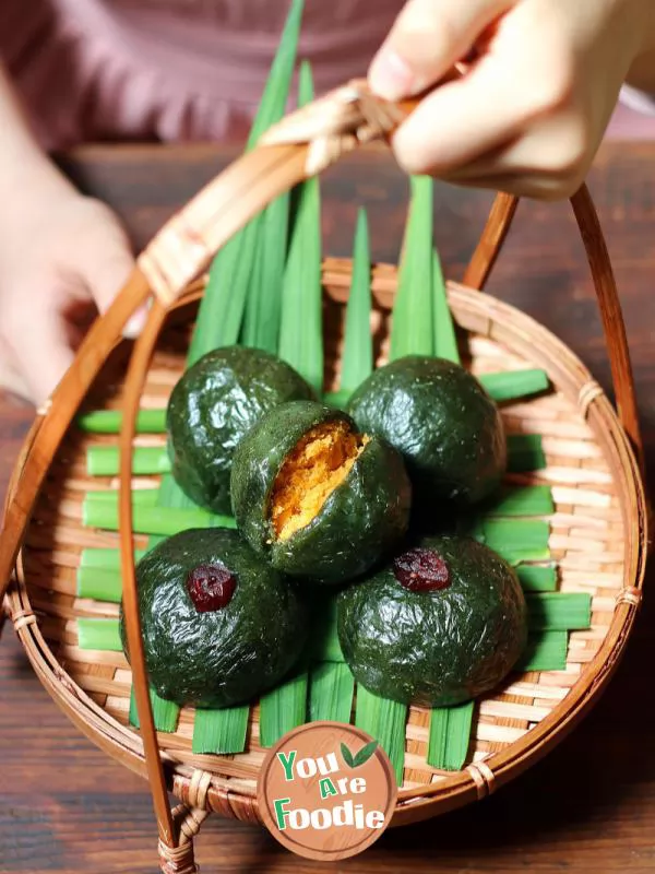 Salted-egg-yolk-meat-floss-green-ball