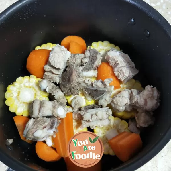 Corn, carrot and pork bone soup