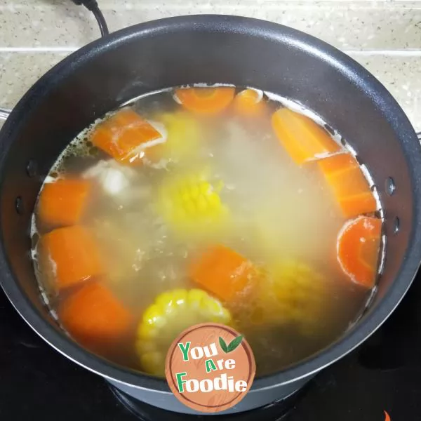 Corn, carrot and pork bone soup