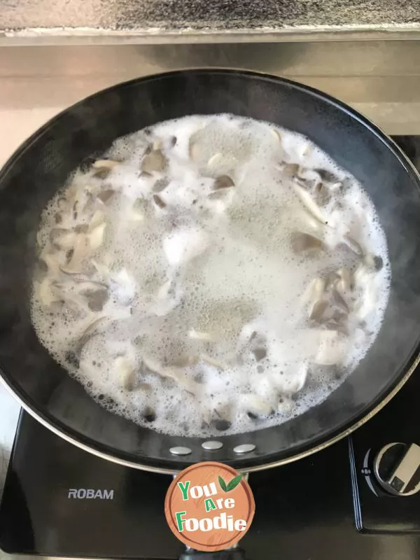 Fried mushroom with coriander