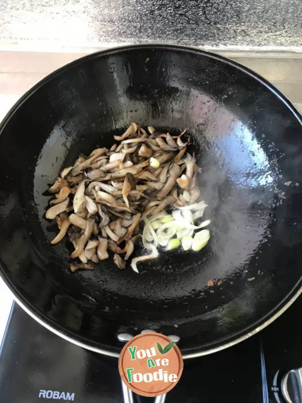 Fried mushroom with coriander