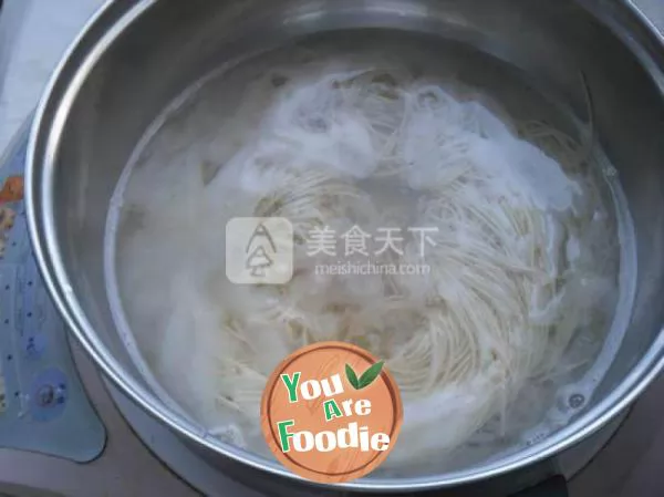 noodles in hot soup