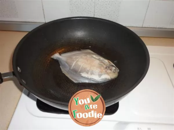 Sweet and sour pomfret