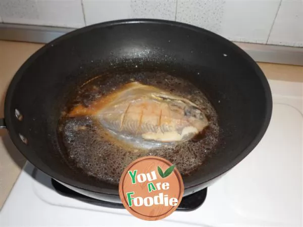 Sweet and sour pomfret