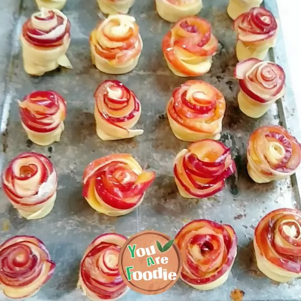 Rose apple pie