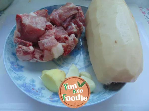 Spare ribs and lotus root soup