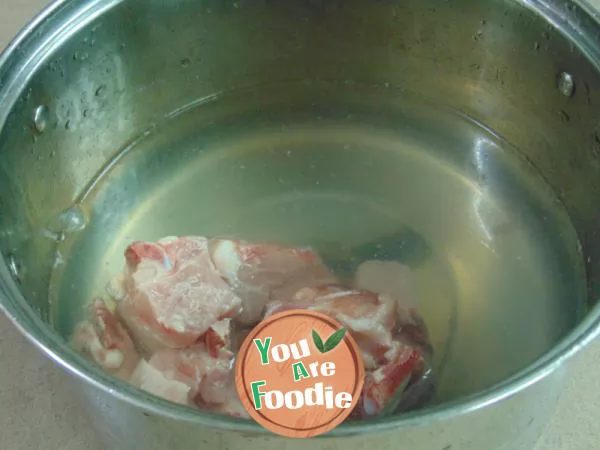 Spare ribs and lotus root soup