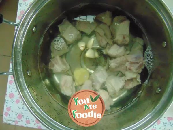 Spare ribs and lotus root soup